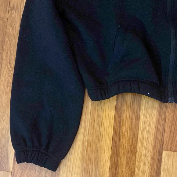 NWT Onzie Women’s Black Cropped Zip Up Hoodie Size M/L - Picture 2 of 10